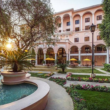 Dlf Club 5 Hotel Gurgaon Exterior photo