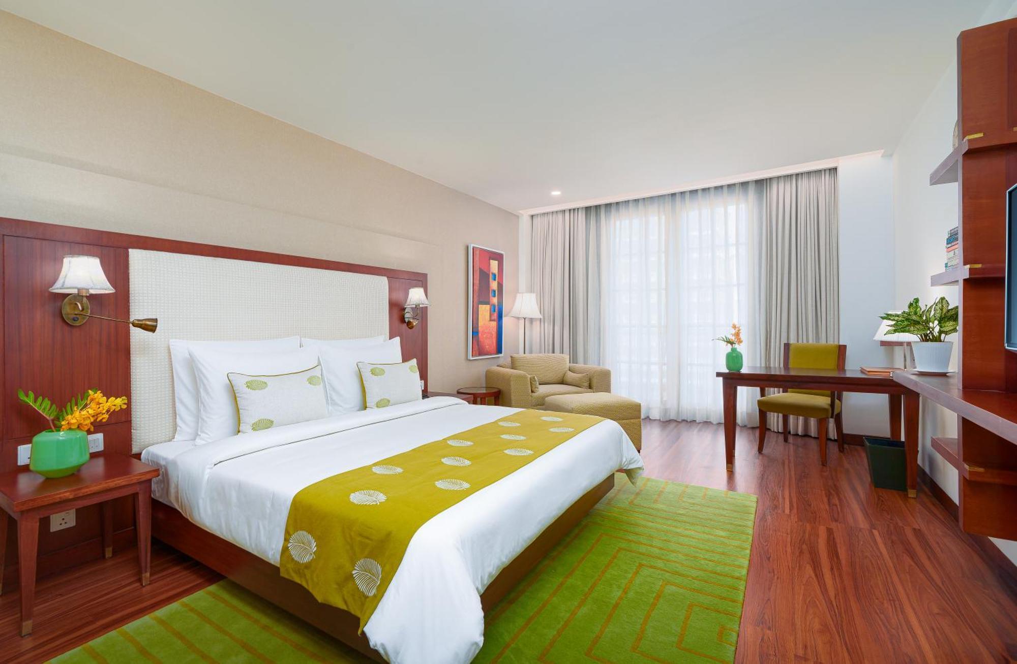 Dlf Club 5 Hotel Gurgaon Exterior photo