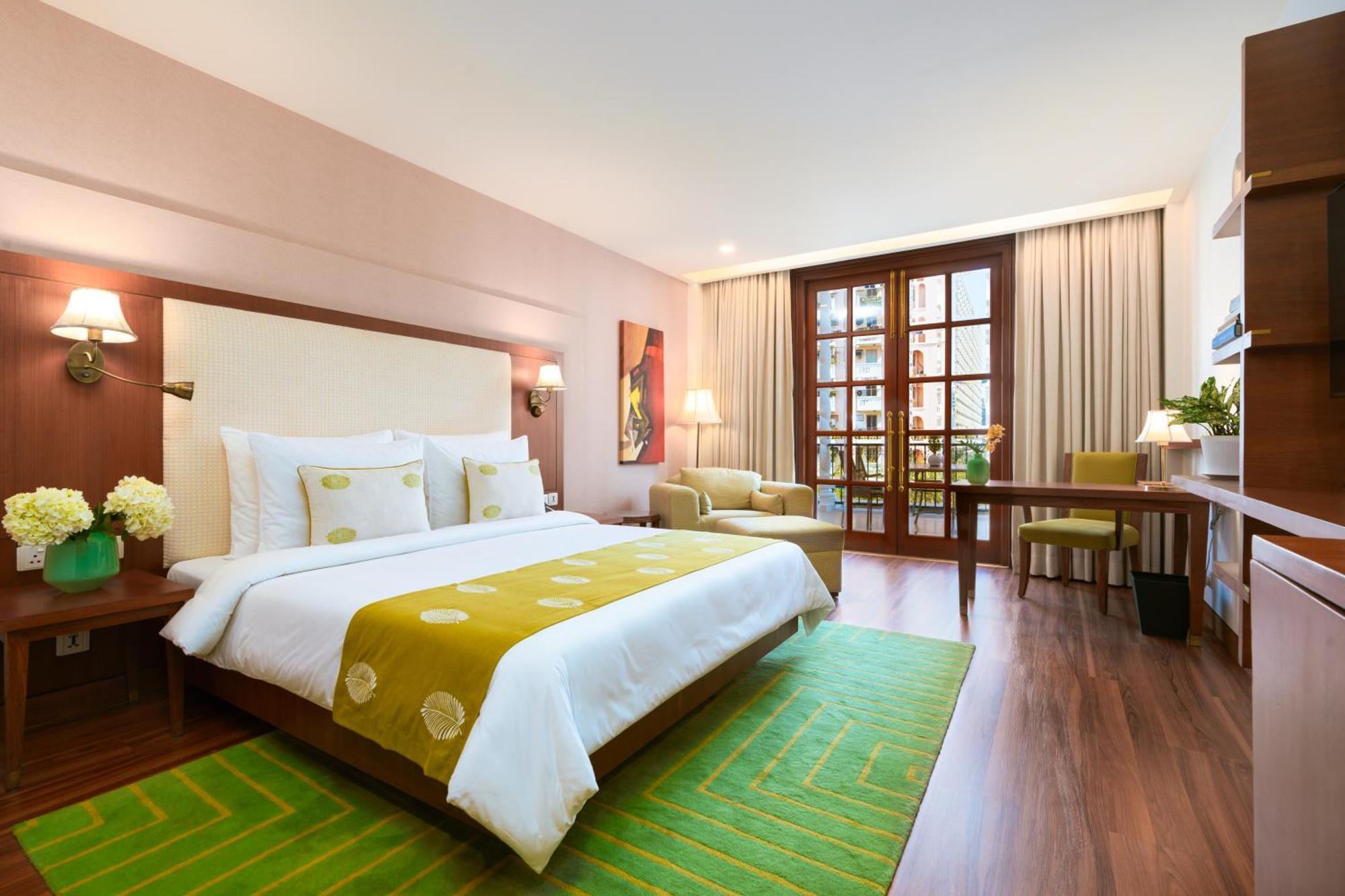 Dlf Club 5 Hotel Gurgaon Exterior photo
