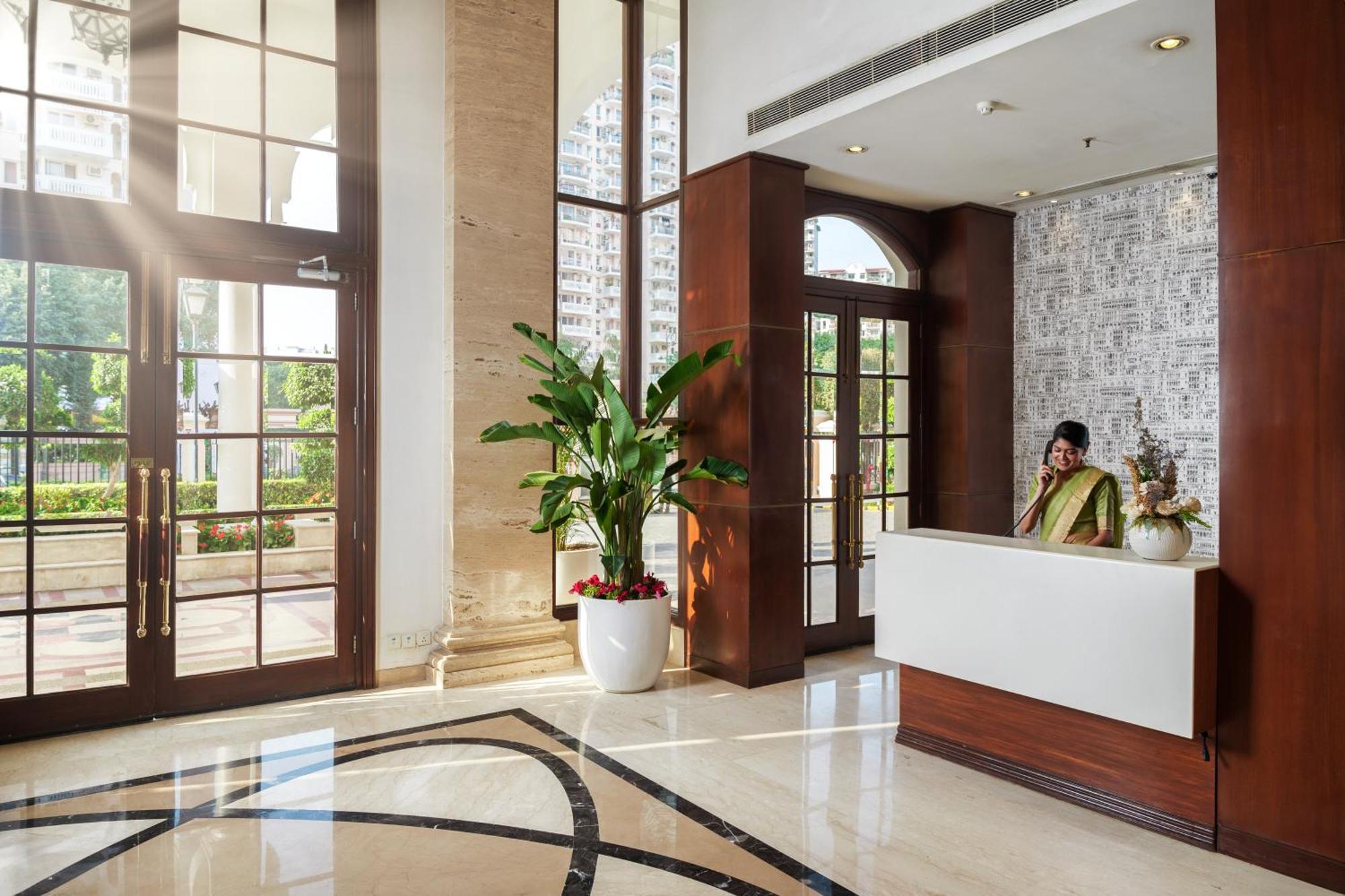 Dlf Club 5 Hotel Gurgaon Exterior photo