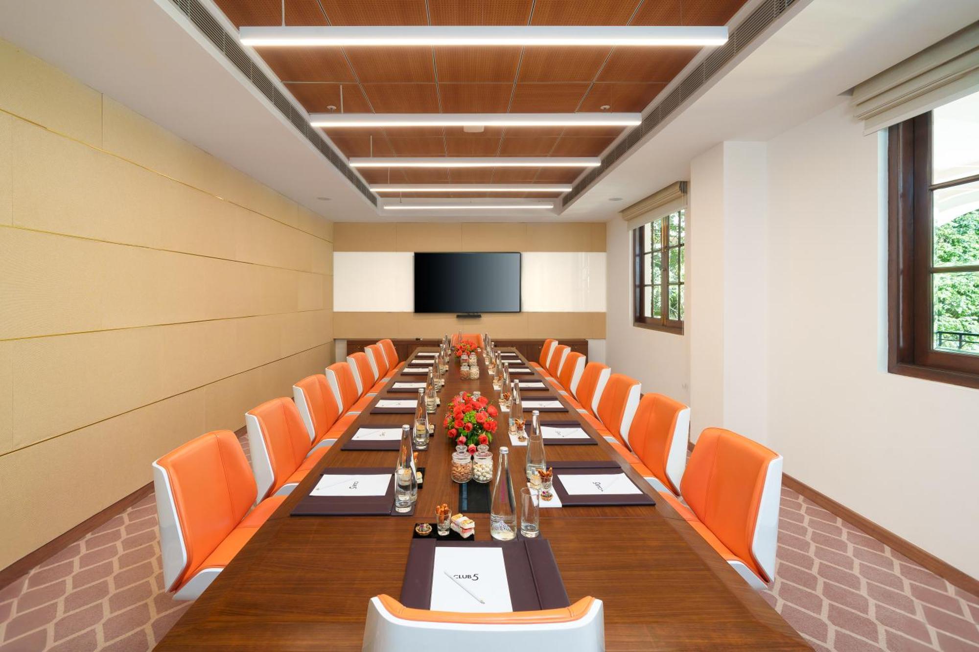Dlf Club 5 Hotel Gurgaon Exterior photo