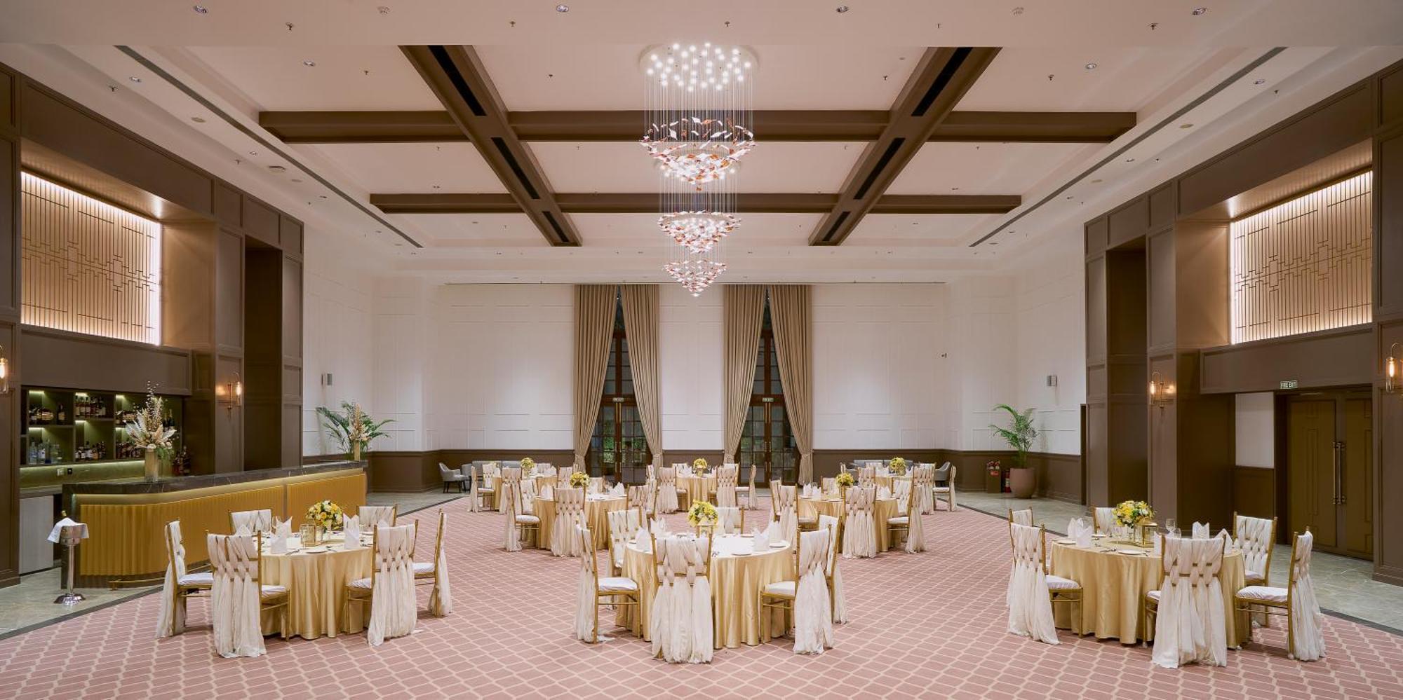Dlf Club 5 Hotel Gurgaon Exterior photo