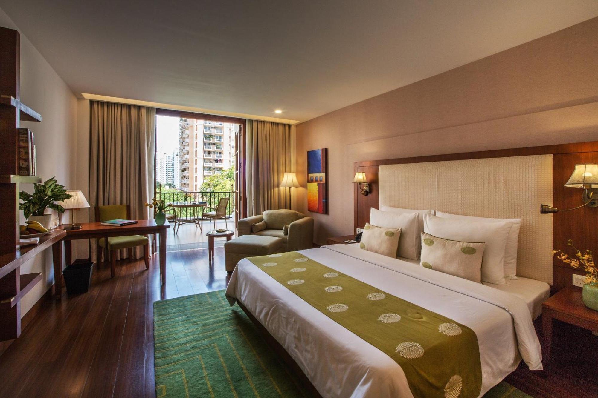 Dlf Club 5 Hotel Gurgaon Exterior photo