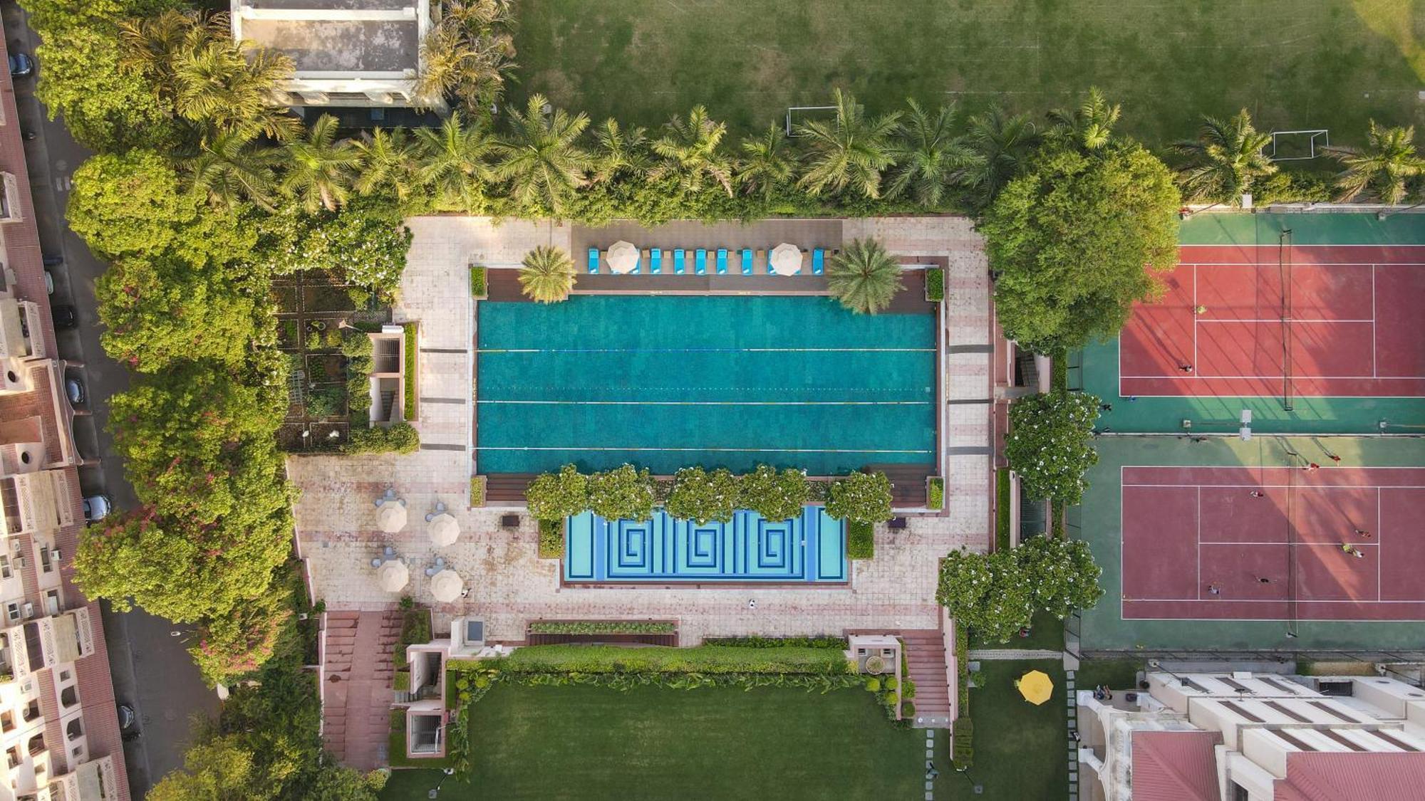 Dlf Club 5 Hotel Gurgaon Exterior photo