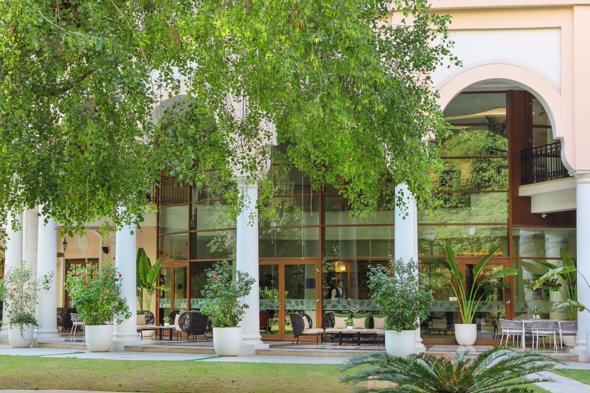 Dlf Club 5 Hotel Gurgaon Exterior photo