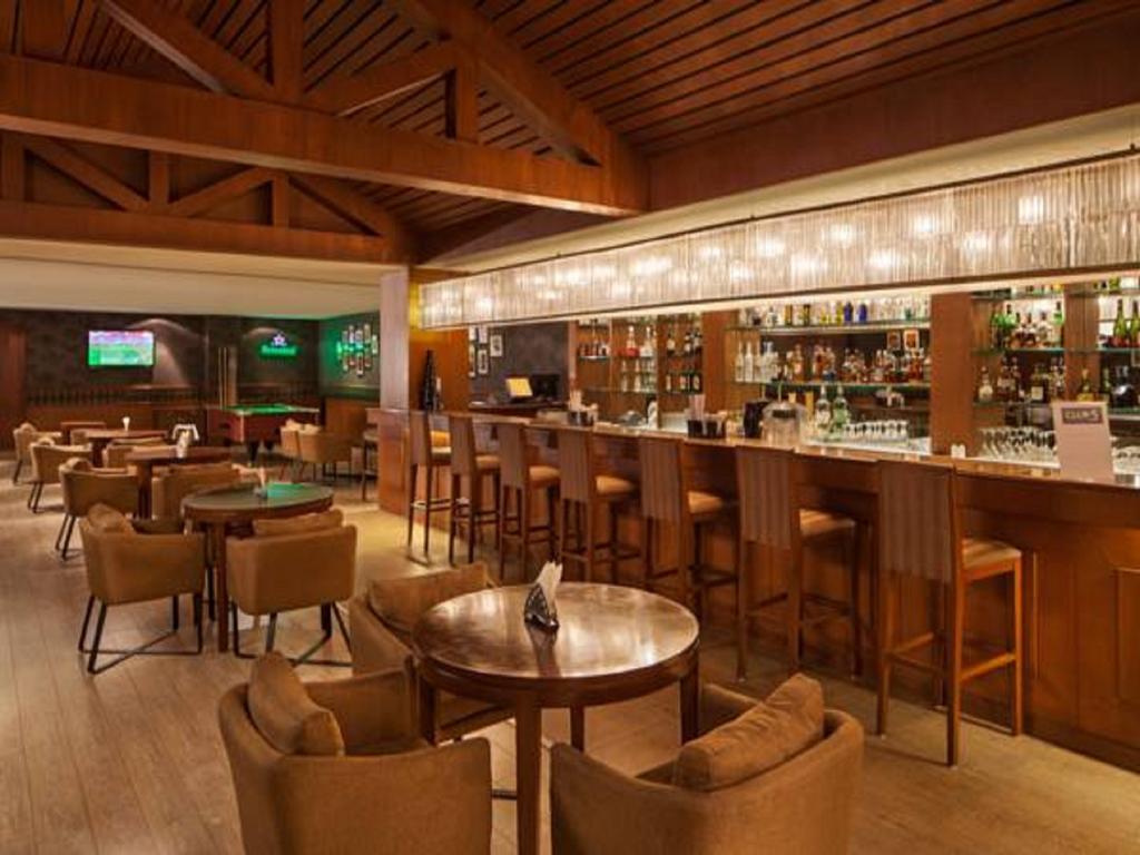 Dlf Club 5 Hotel Gurgaon Exterior photo